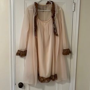 True vintage 1940s peignoir set. Multi sizes M-XL. Two pieces
